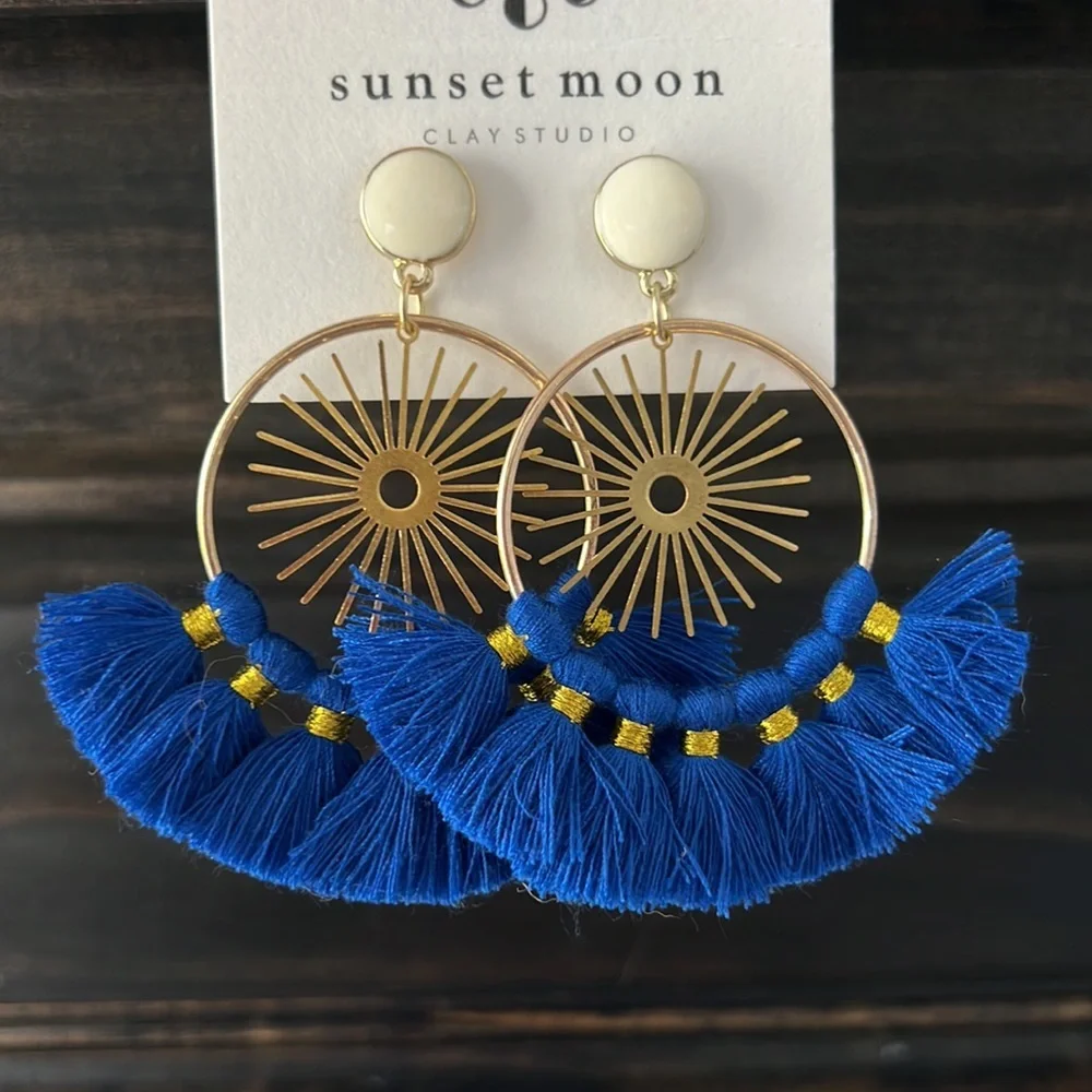 🌼HANDMADE🌼 Bohemian Sunburst Tassel Earrings, Cream and Blue - Picture 5 of 6